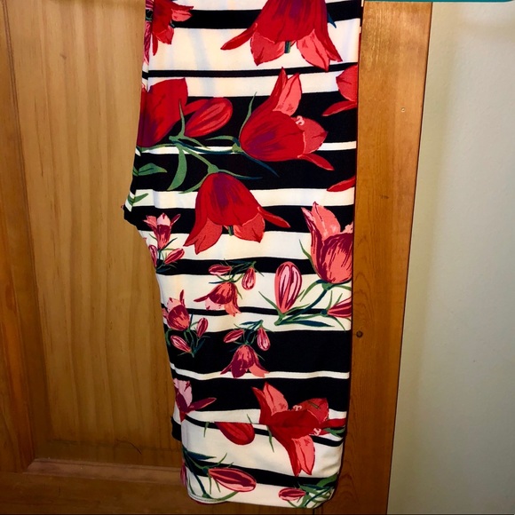 ❌SOLD❌ NWT OS Tulip & Stripe Print Leggings - Picture 1 of 5